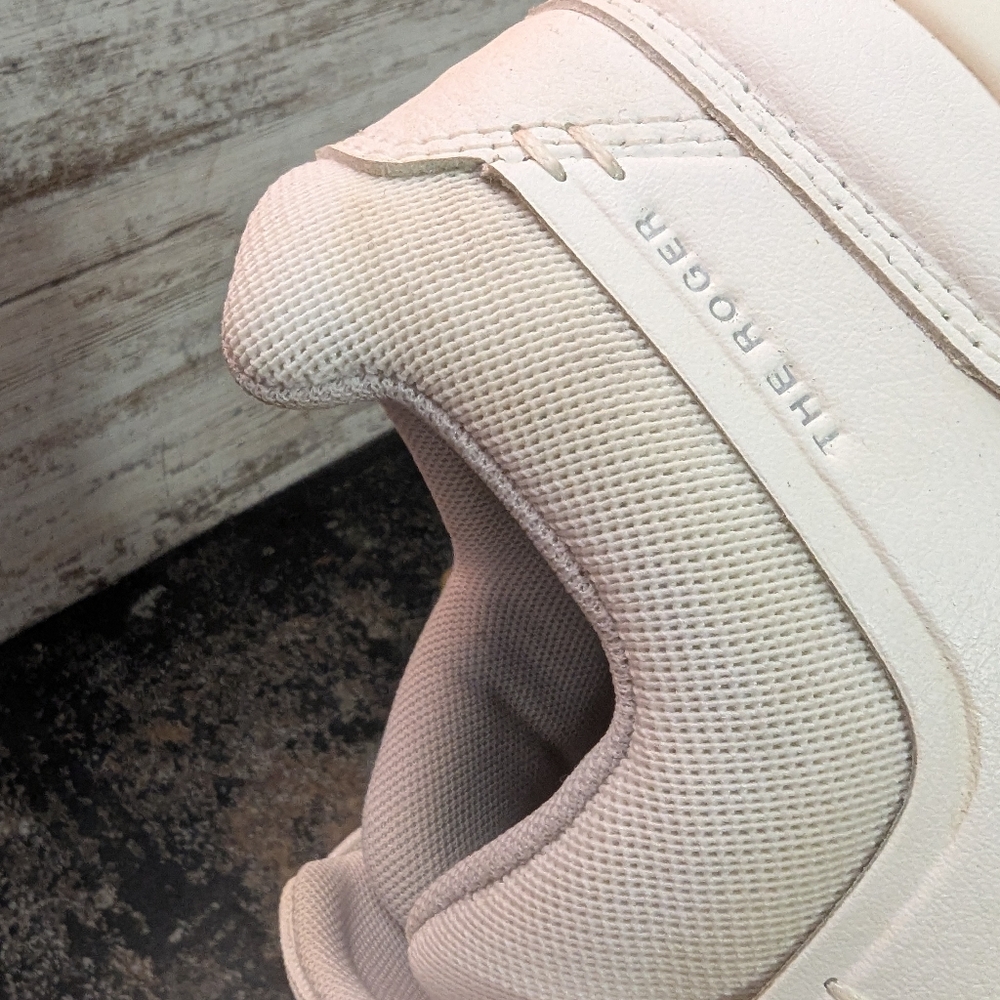 Womens On The Roger Athletic Shoes Sz 8.5 White Leather Used  - Picture 11 of 11